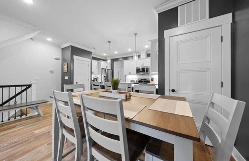 Weinland Park House | Rooftop Hot Tub/Free Parking - University District