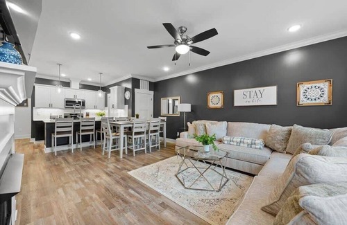 Weinland Park House | Rooftop Hot Tub/Free Parking - University District