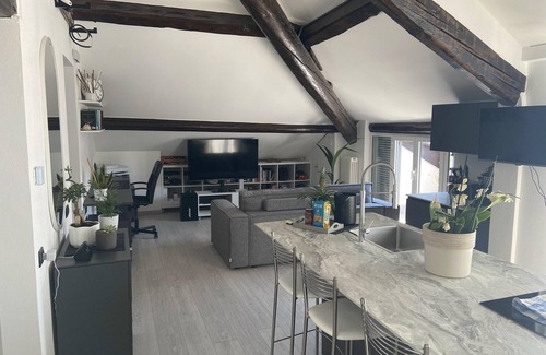 Como City Centre Apartment | Rooftop openspace with balconies, parking and bbq