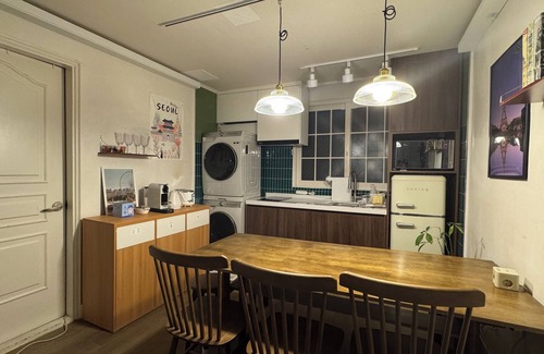 Itaewon Villa | Rooftop Relaxation with Music, Movies & Vibes, 6 minutes from Itaewon St,