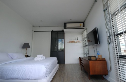 Chang Khlan Bed & Breakfast | Rooftop Room with Bathtub and Fireplace