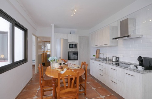 El Guincho Apartment | Rooftop View Escape/1 Min to Center/Fast Wi-Fi