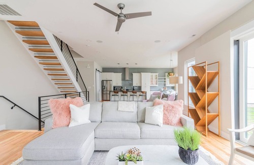 Third Ward House | Rooftop Views & Hot Tub, Walk to BofA Stadium, Uptown Lux