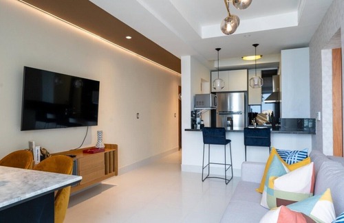 La Arboleda Condo | ★RooftopPool-KINGbed-Views-Gym-WiFi-A/C-YellowKey★