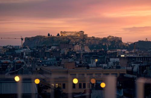 Mousio Apartment | Rooftops of Athens - Areos Studio Jacuzzi & View