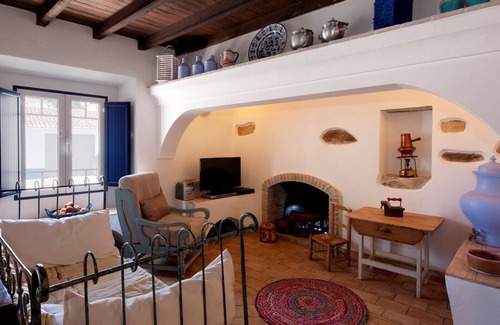 Mertola Bed & Breakfast | Room 1- Aunt Amália's house