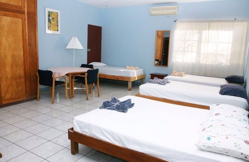 Managua Bed & Breakfast | ROOM 1-B - 4 SINGLE BEDS