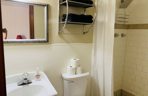 Harper Hotel | Room 17 - Standard Queen - Sleeps 2 - Harper Motel
