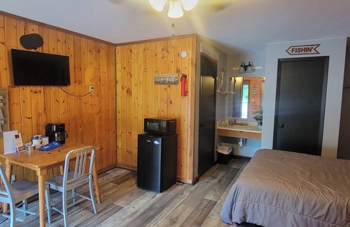 Karnack Cabin | Room #17