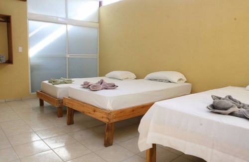 Managua Bed & Breakfast | ROOM 2-B - 4 SINGLE BEDS