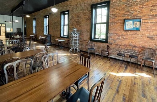 Chester Bed & Breakfast | Room 2 - Rosy's Room - Beard and Lady Inn