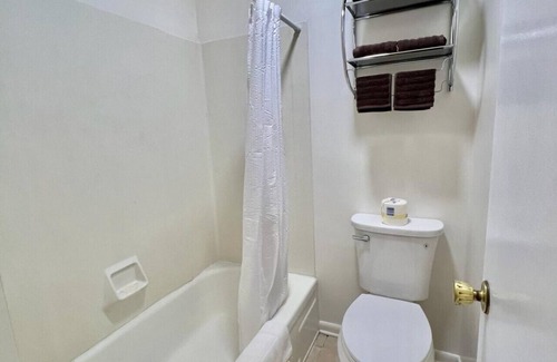 Harper Hotel | Room 28 - Standard Queen - Sleeps 2 - Harper Motel