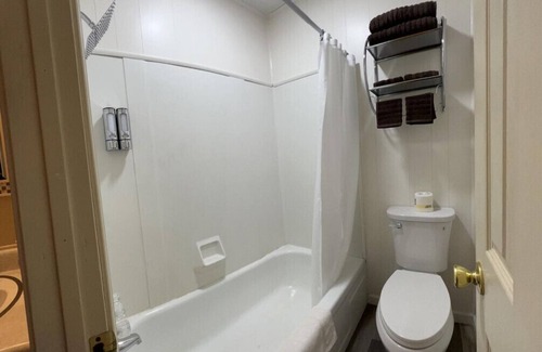 Harper Hotel | Room 33 - Standard Queen - Sleeps 2 - Harper Motel
