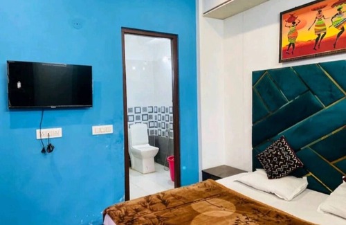 The Mall Road Hotel | Room 4 - Hill view Doon view city view