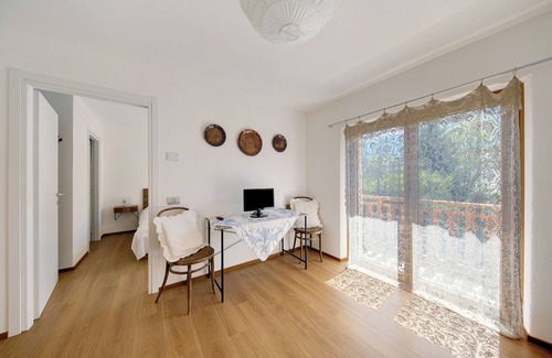 Pieve di Cadore Apartment | Room '4- Nene Maria' with Shared Terrace, Private Garden and Wi-Fi