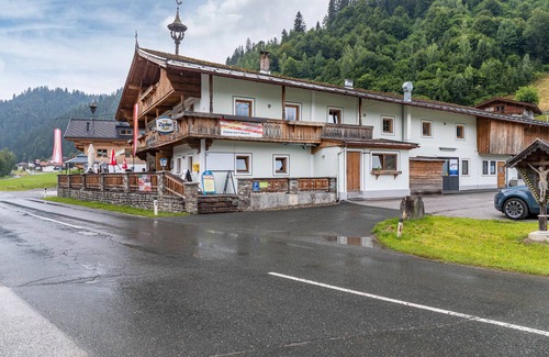 Hopfgarten im Brixental Apartment | Room '4' with Mountain View, Shared Terrace and Wi-Fi