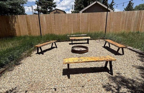 Eagle Nest Cabin | Room 5: Mountain Retreat 15 Minutes to Red River/Angel Fire