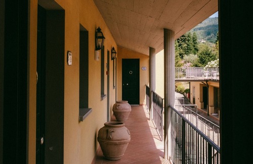 San Donato in Fronzano Apartment | Room '53 H Fattoria Degli Usignoli' with Shared Pool, Wi-Fi and Air Conditioning