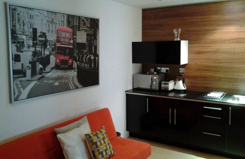 Bishopsgate House | Room 6 - Eames at Room Home Stay