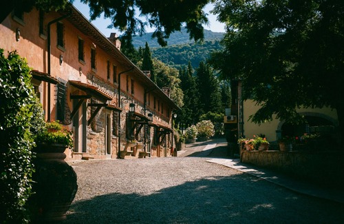 San Donato in Fronzano Apartment | Room '64 H Fattoria Degli Usignoli Doppia' with Shared Pool, Wi-Fi and Air Conditioning