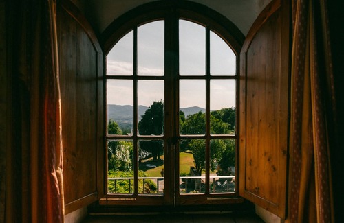 San Donato in Fronzano Apartment | Room '67 H Fattoria Degli Usignoli Tripla' with Shared Pool, Wi-Fi and Air Conditioning