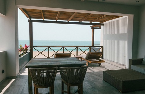 Isla Navidad Apartment | ROOM 7- Romantic 1 Bedroom Ocean Front Condo