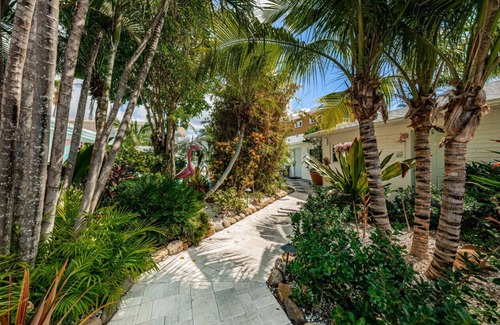 Sunset Beach Apartment | Room 7b · Newly Renovated 1- bedroom suite View of the Water