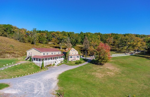 Swanton House | Room 8: Pond View, Lake Access, Private Bath Par-3