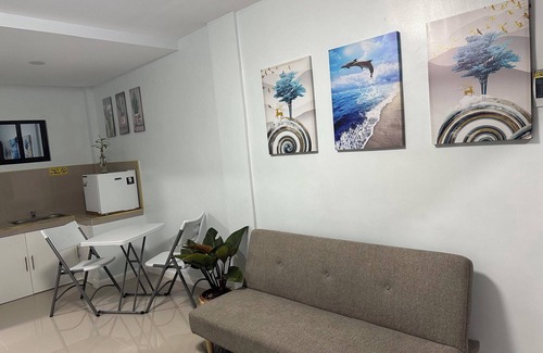 San Lorenzo Apartment | Room 805 @ Pennington Inn, Guimaras