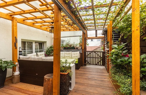 Birstein Apartment | Room 'Afrika' with Shared Terrace and Wi-Fi