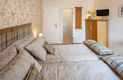 Bad Wildungen Bed & Breakfast | Room: Blackbird - Old Castle Brewery B&B
