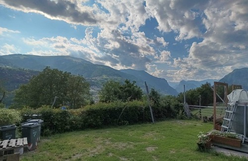 Arsie Apartment | Room 'Camera 1' with Mountain View, Shared Garden and Wi-Fi