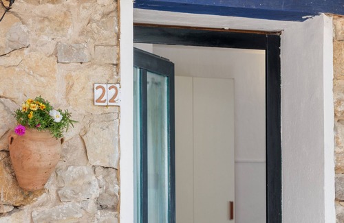 Gonnesa Apartment | Room 'Camera 22 Doppia' with Shared Pool, Wi-Fi and Air Conditioning