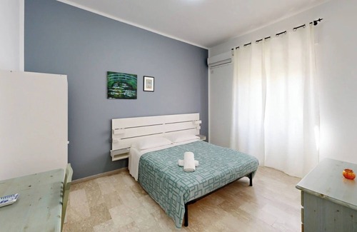 Briatico Bed & Breakfast | Room 'Camera Girasole' with Wi-Fi and Air Conditioning