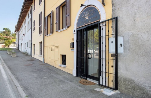 Gavardo Apartment | Room 'Camera Jungle' with Mountain View, Private Terrace and Wi-Fi