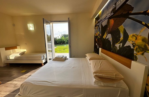 Modica Villa | Room 'Camera Limone' with Shared Pool, Wi-Fi and Air Conditioning