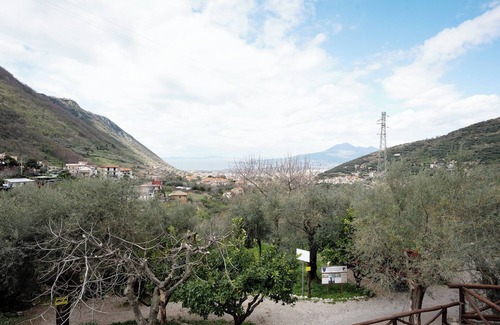 Gragnano Apartment | Room 'Camera Stabia Con Vista Mare' with Shared Terrace, Shared Garden and Wi-Fi