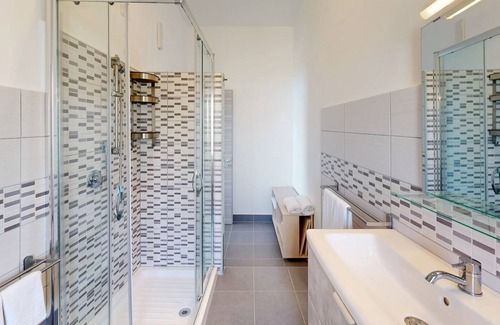 Briatico Bed & Breakfast | Room 'Camera Viola' with Balcony, Wi-Fi and Air Conditioning