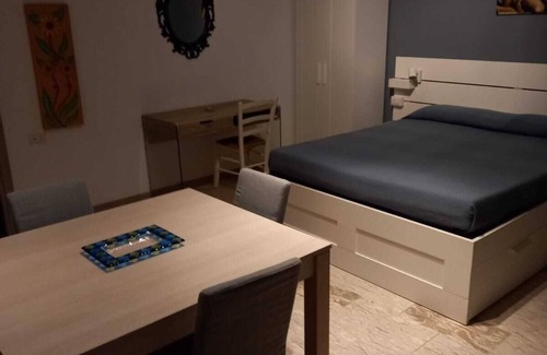 Briatico Bed & Breakfast | Room 'Camera Viola' with Balcony, Wi-Fi and Air Conditioning