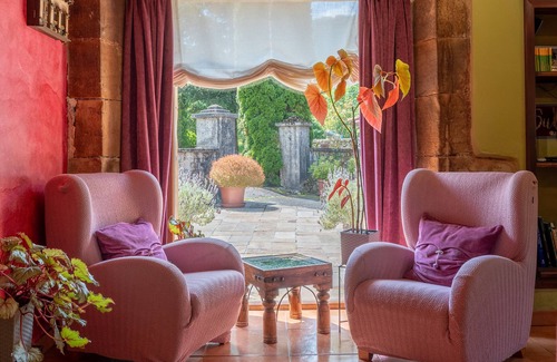Santianes de Ola Apartment | Room 'Castañu' with Mountain View, Shared Garden and Wi-Fi