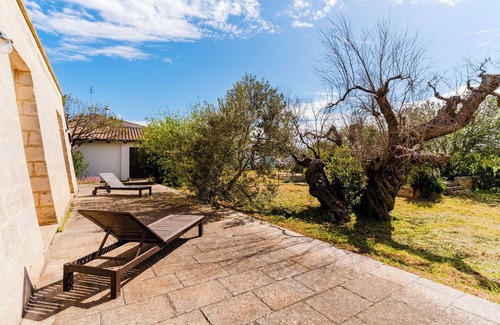 Casarano Apartment | Room 'Cedro' with Private Terrace, Wi-Fi and Air Conditioning