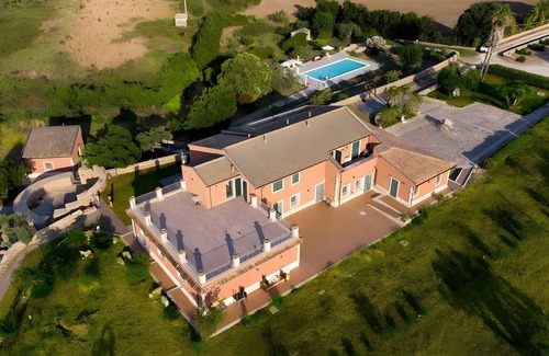 Syracuse Apartment | Room 'Dea Vulcano R7' with Shared Pool, Wi-Fi and Air Conditioning