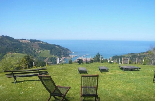 Deba Apartment | Room 'Doble 4' with Mountain View, Private Garden and Wi-Fi
