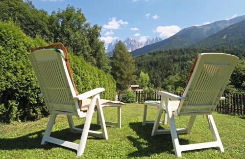 Villnoss Apartment | Room 'Dreibettzimmer 2' with Mountain View, Private Terrace and Wi-Fi