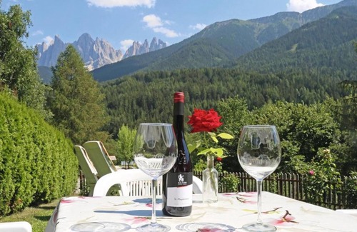 Villnoss Apartment | Room 'Dreibettzimmer 3' with Mountain View, Private Terrace and Wi-Fi