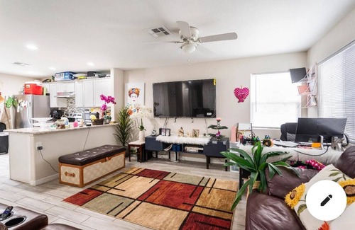 Downtown Las Vegas House | Room for ladies only