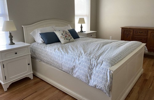 San Saba House | Room for Many - Retreat on the creek