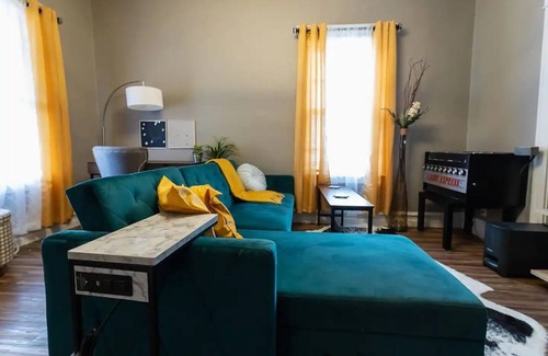 Hillsdale House | ROOM FOR RENT: In Newly Renovated Two Bedroom Home. Safe Location.