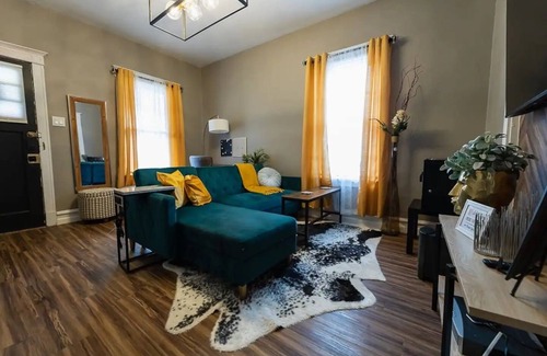 Hillsdale House | ROOM FOR RENT: In Newly Renovated Two Bedroom Home. Safe Location.