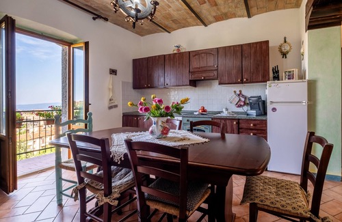 Castel del Piano Apartment | Room 'Ginepro' with Shared Terrace, Shared Garden and Wi-Fi